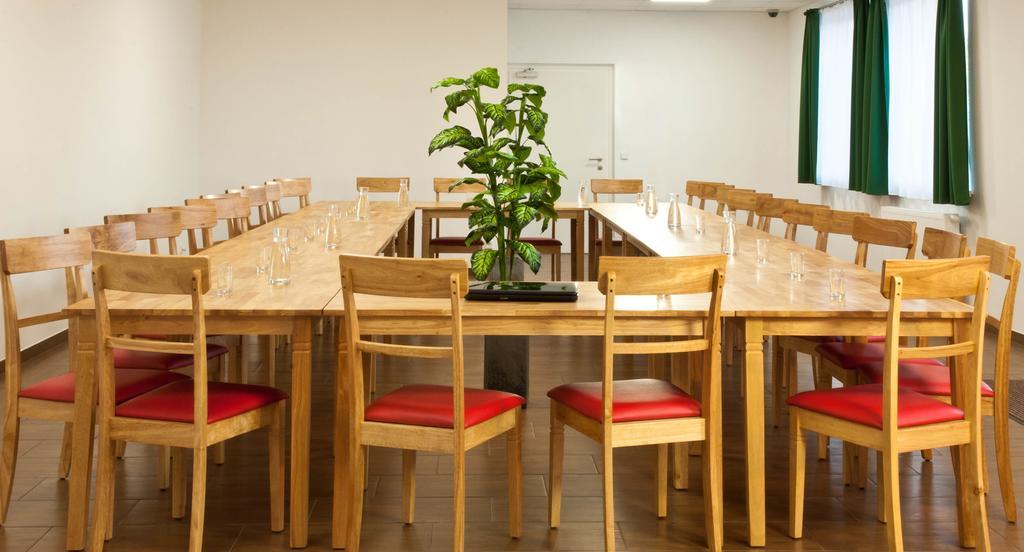 Winrooms "Hotel&Appartement" Wiener Neustadt Ngoại thất bức ảnh