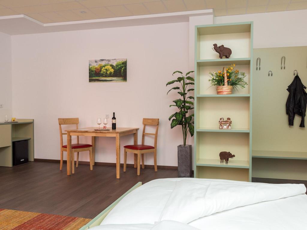 Winrooms "Hotel&Appartement" Wiener Neustadt Ngoại thất bức ảnh