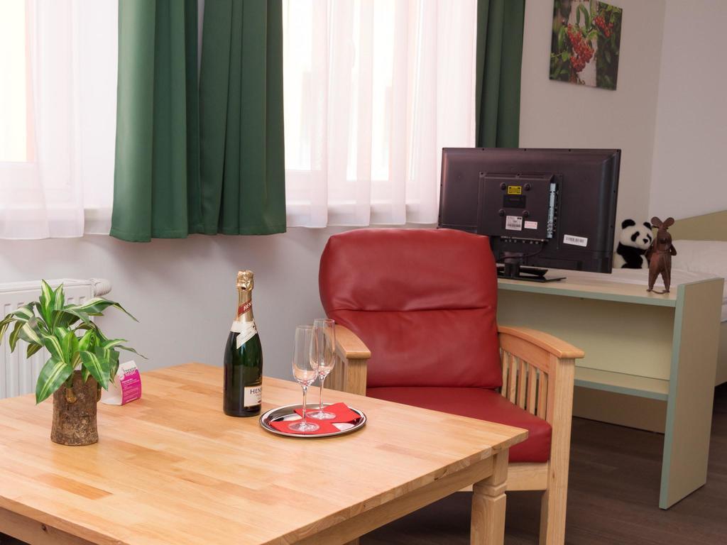 Winrooms "Hotel&Appartement" Wiener Neustadt Ngoại thất bức ảnh