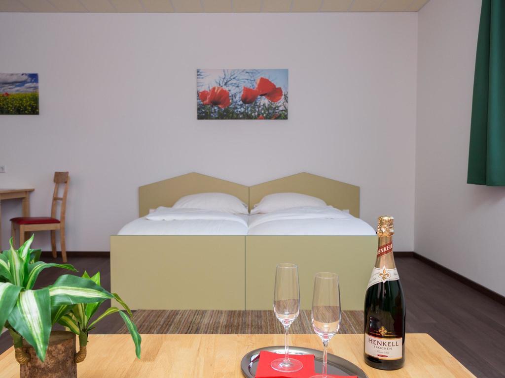 Winrooms "Hotel&Appartement" Wiener Neustadt Ngoại thất bức ảnh