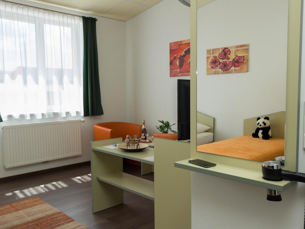 Winrooms "Hotel&Appartement" Wiener Neustadt Ngoại thất bức ảnh