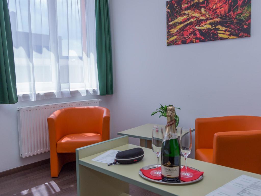 Winrooms "Hotel&Appartement" Wiener Neustadt Ngoại thất bức ảnh