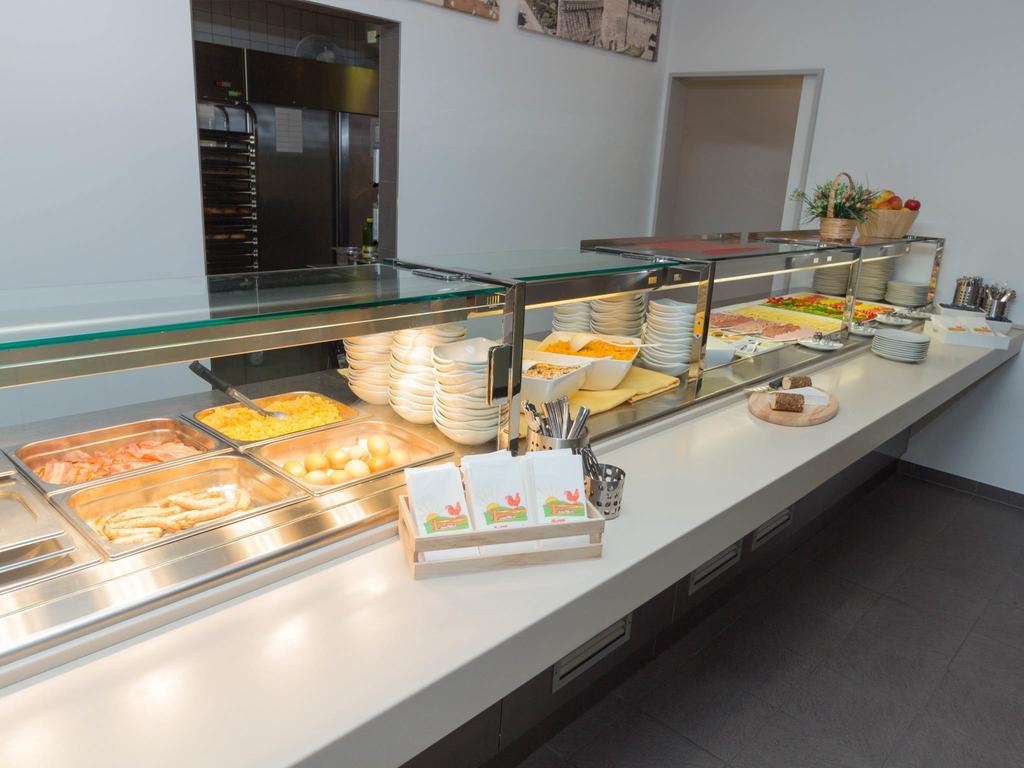 Winrooms "Hotel&Appartement" Wiener Neustadt Ngoại thất bức ảnh