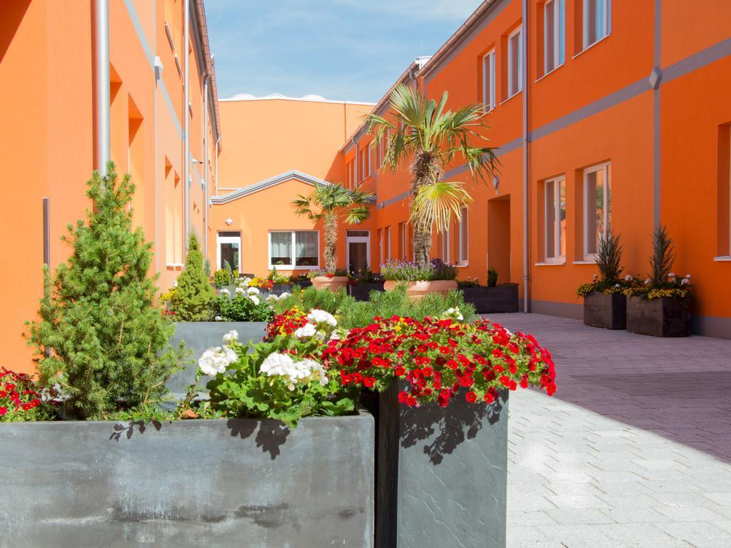Winrooms "Hotel&Appartement" Wiener Neustadt Ngoại thất bức ảnh