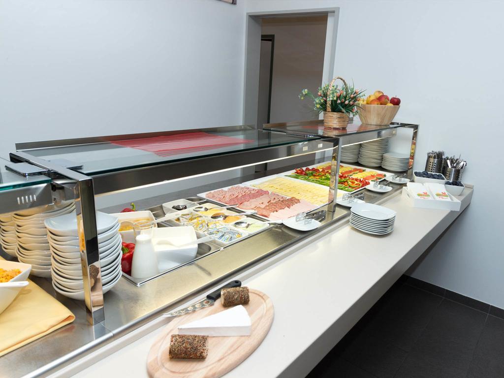Winrooms "Hotel&Appartement" Wiener Neustadt Ngoại thất bức ảnh